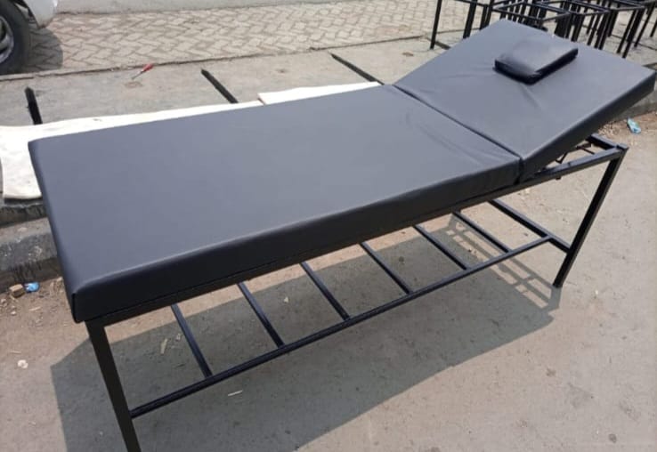 AVAILLABLE🎇💦Portable Massage Bed | Massage Table. Adjustable Black Massage Bed / Therapy Couch – Steel Frame Spa Table🍒provides a stable and comfortable platform for clients, while the padded uphol