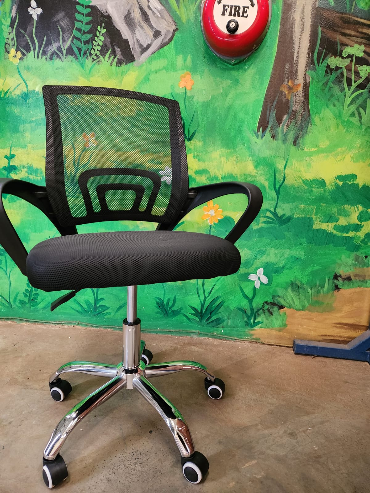 Clerical Mesh Office Chair                                                                                                                                                                             .