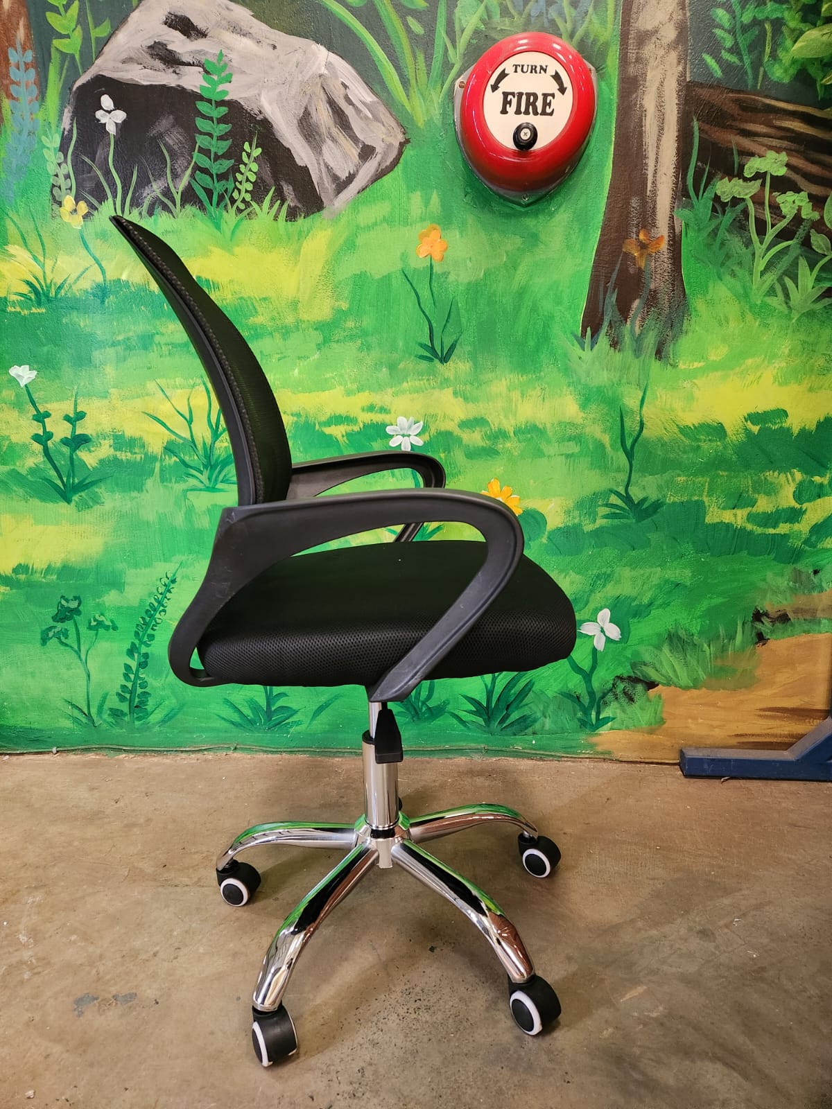Clerical Mesh Office Chair                                                                                                                                                                             .