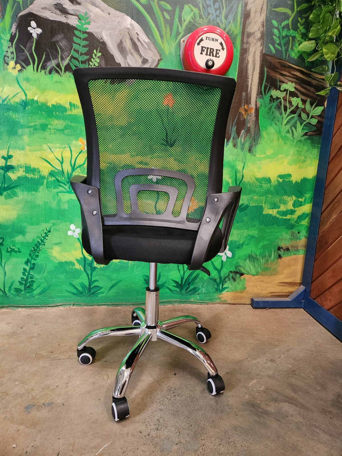 Clerical Mesh Office Chair                                                                                                                                                                             .