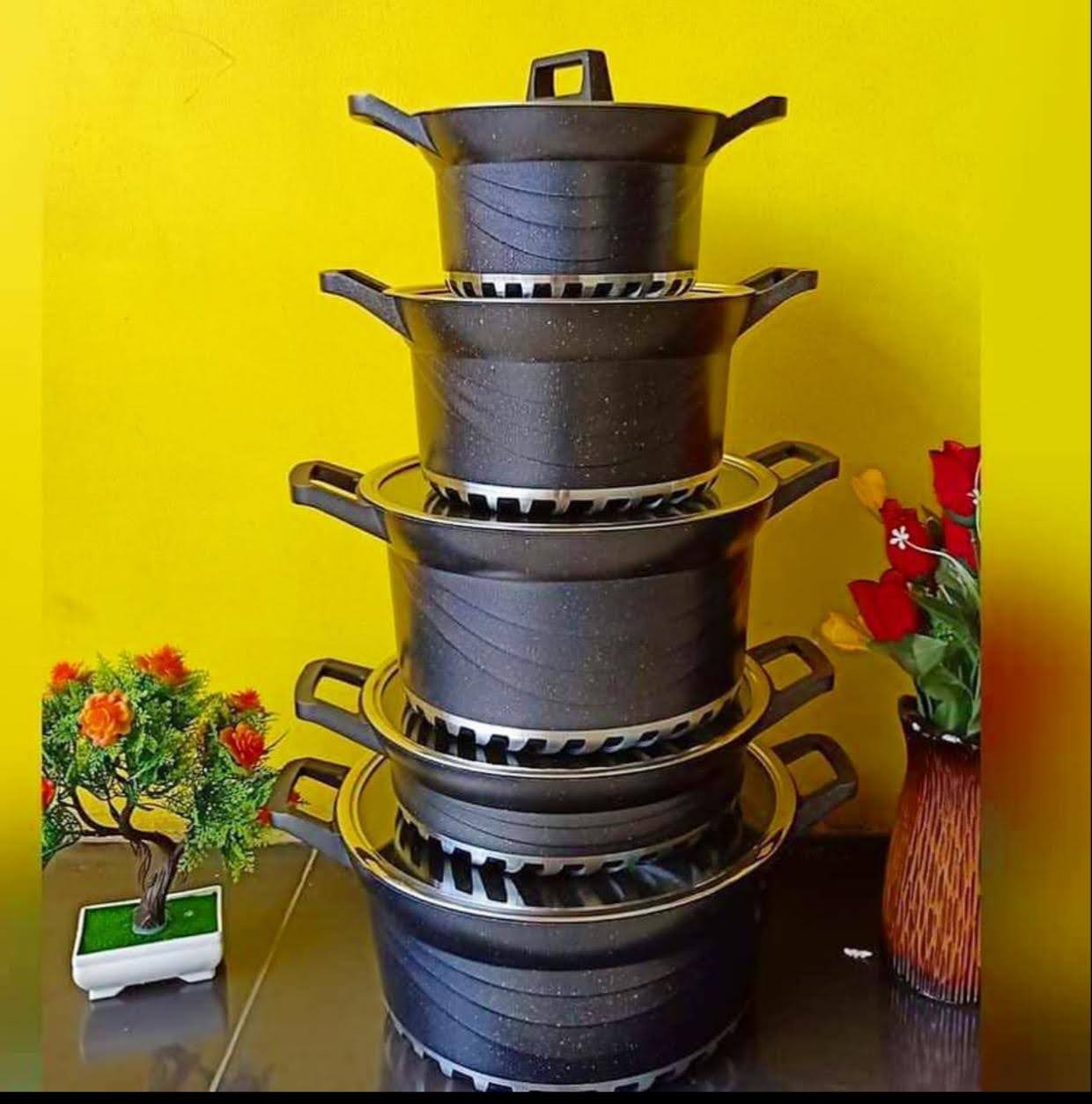 original
Germany made🍵🥣Bosch 10 Pcs Granite Non-Stick CookWare Set Pots Sufuria - Grey 10 Pcs Granite Non-Stick CookWare Set Pots Sufuria 🍂Internally reinforced 2 coats technology
Specially designe