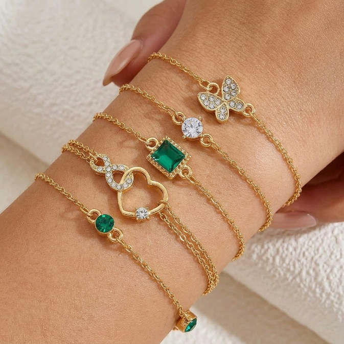 5PCS Women's Gold Bracelet 14K Gold Plated Exquisite Layered Chain Bracelet Adjustable Cute Bracelet Set Used For Daily Wear Or Exquisite Gifts