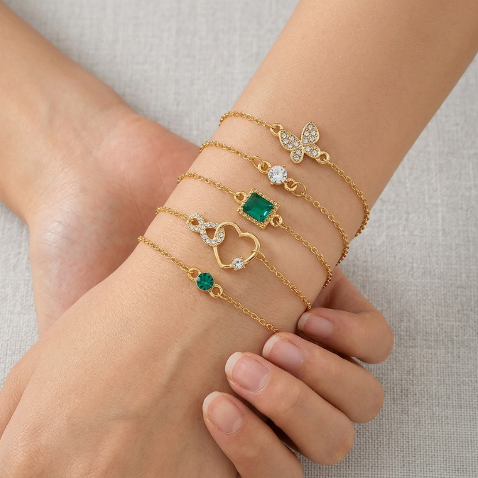 5PCS Women's Gold Bracelet 14K Gold Plated Exquisite Layered Chain Bracelet Adjustable Cute Bracelet Set Used For Daily Wear Or Exquisite Gifts