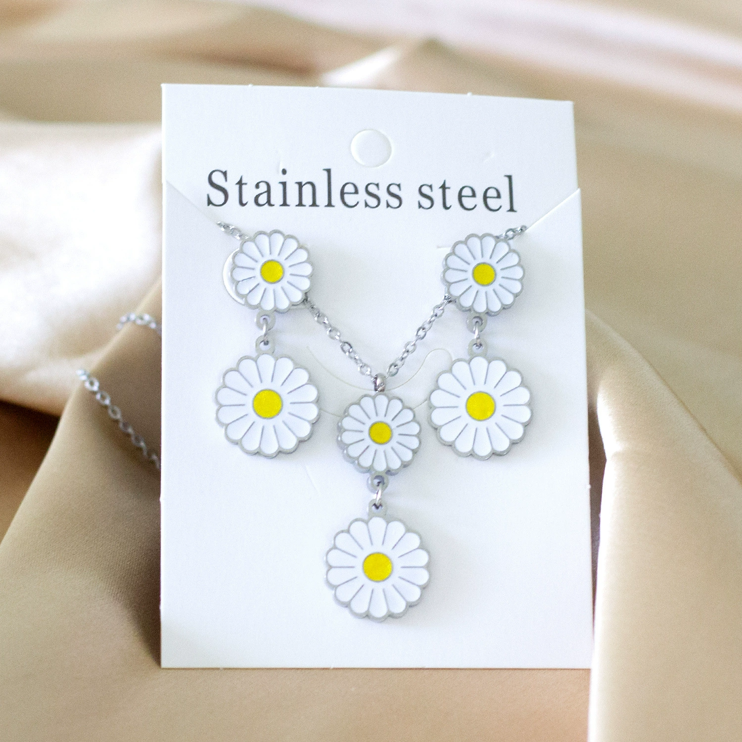 2Pcs Women Jewelry Sets Girlies Fashion Accessories Earrings and Necklace Daisy Flower Jewelry Set for Women Stainless Steel Necklace & Earrings Sweet Floral Pendant Tik Tok Trending