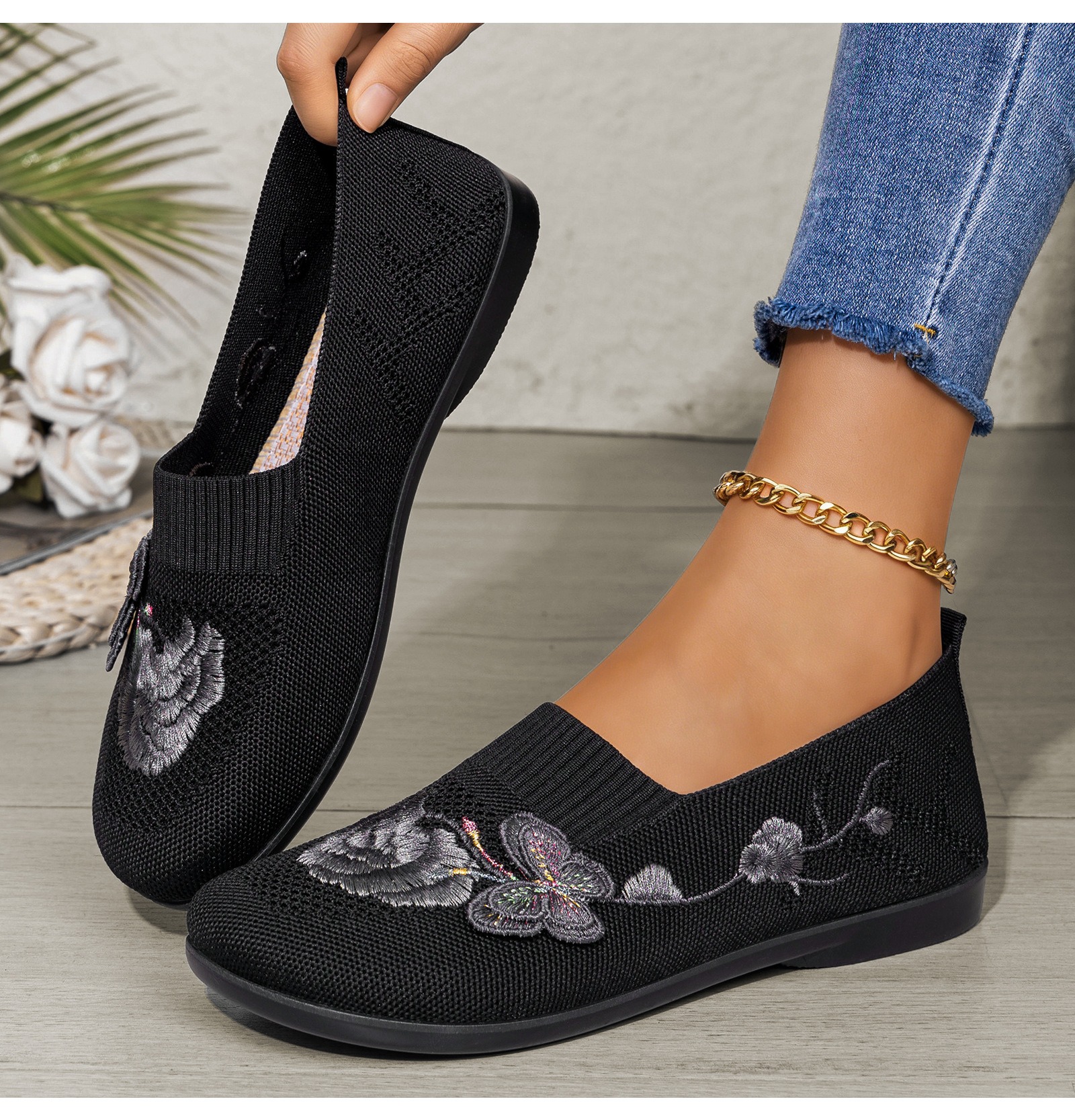 Women Breathable Mesh Shoes Slip On Casual Shoes Lightweight Soft Sole Comfort Walking Shoes with Rose on Surface Ladies Flats Mom Shoes