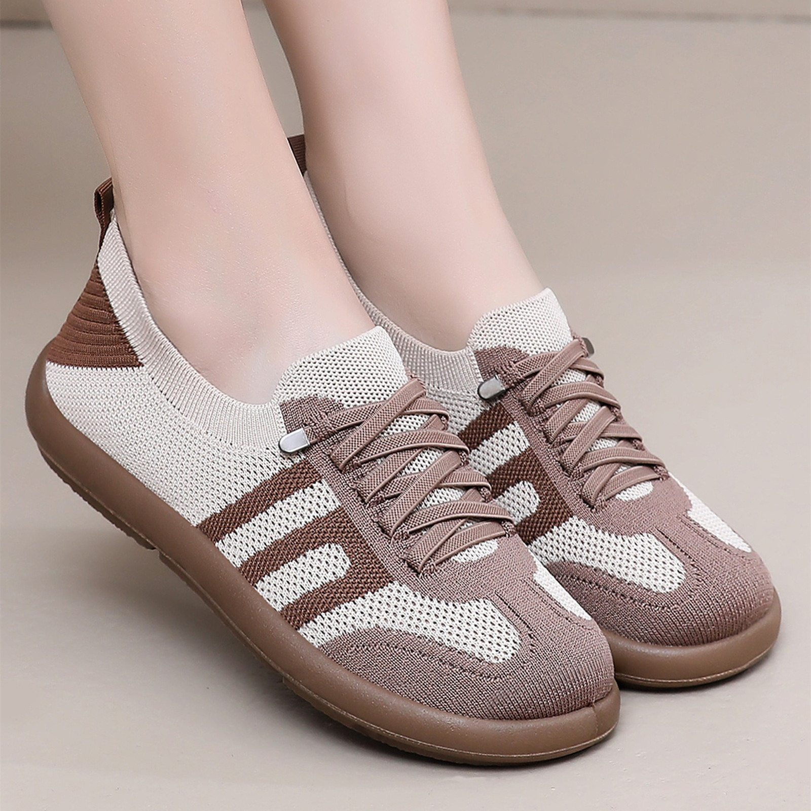 New Women's Breathable Flyknit Walking Shoes Soft Sole Comfortable Slip-On Casual Sneakers Girls Mesh Shoes Flats Mom Shoes