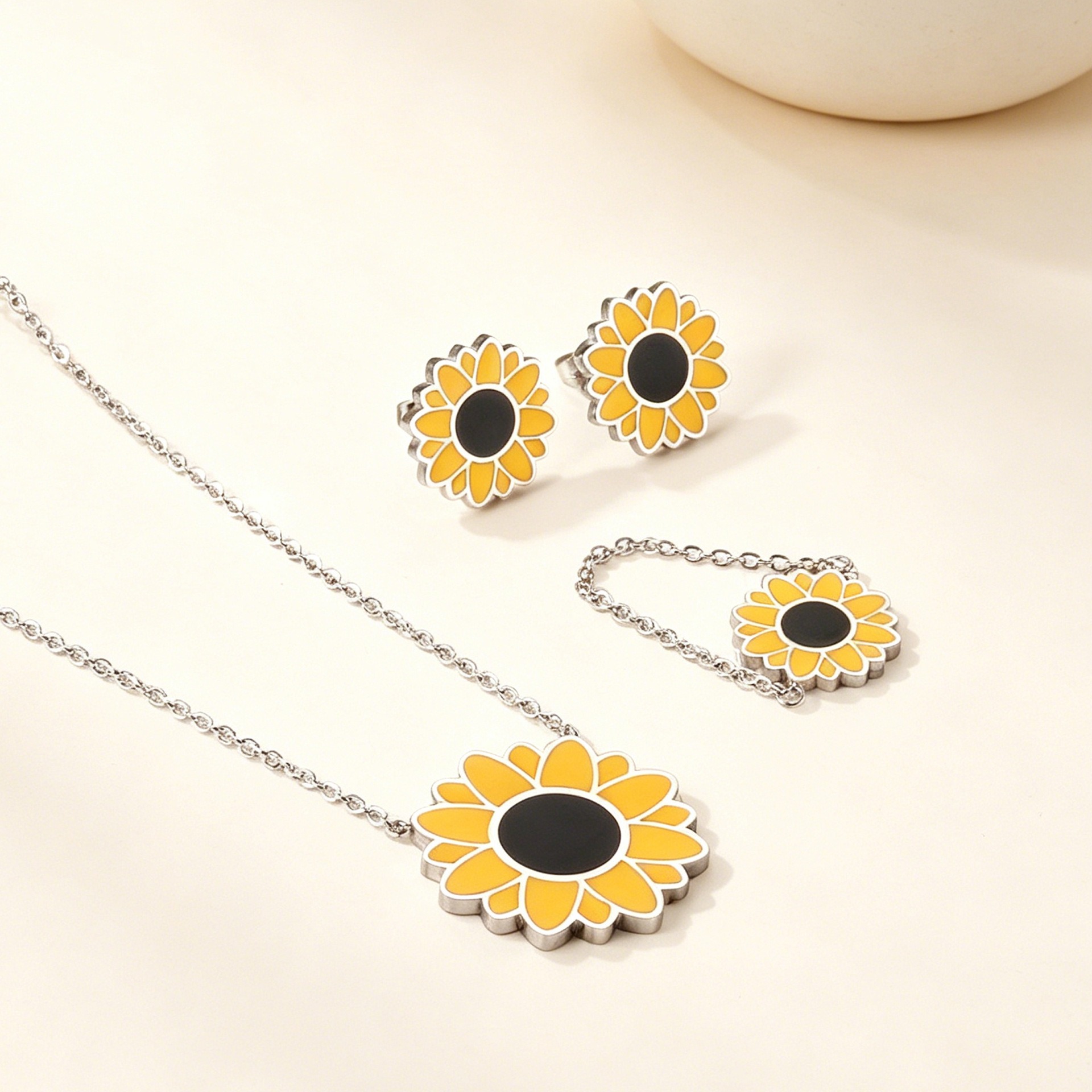 2Pcs Women Jewelry Sets Girlies Fashion Accessories Earrings and Necklace Daisy Flower Jewelry Set for Women Stainless Steel Necklace & Earrings Sweet Floral Pendant Tik Tok Trending