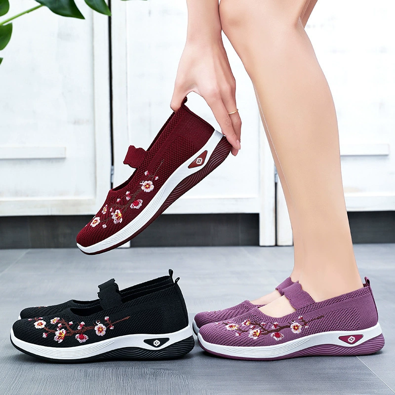 New Women's Breathable Flyknit Walking Shoes Soft Sole Comfortable Slip-On Casual Sneakers Floral Embroidered Mesh Shoes Flats Mom Shoes