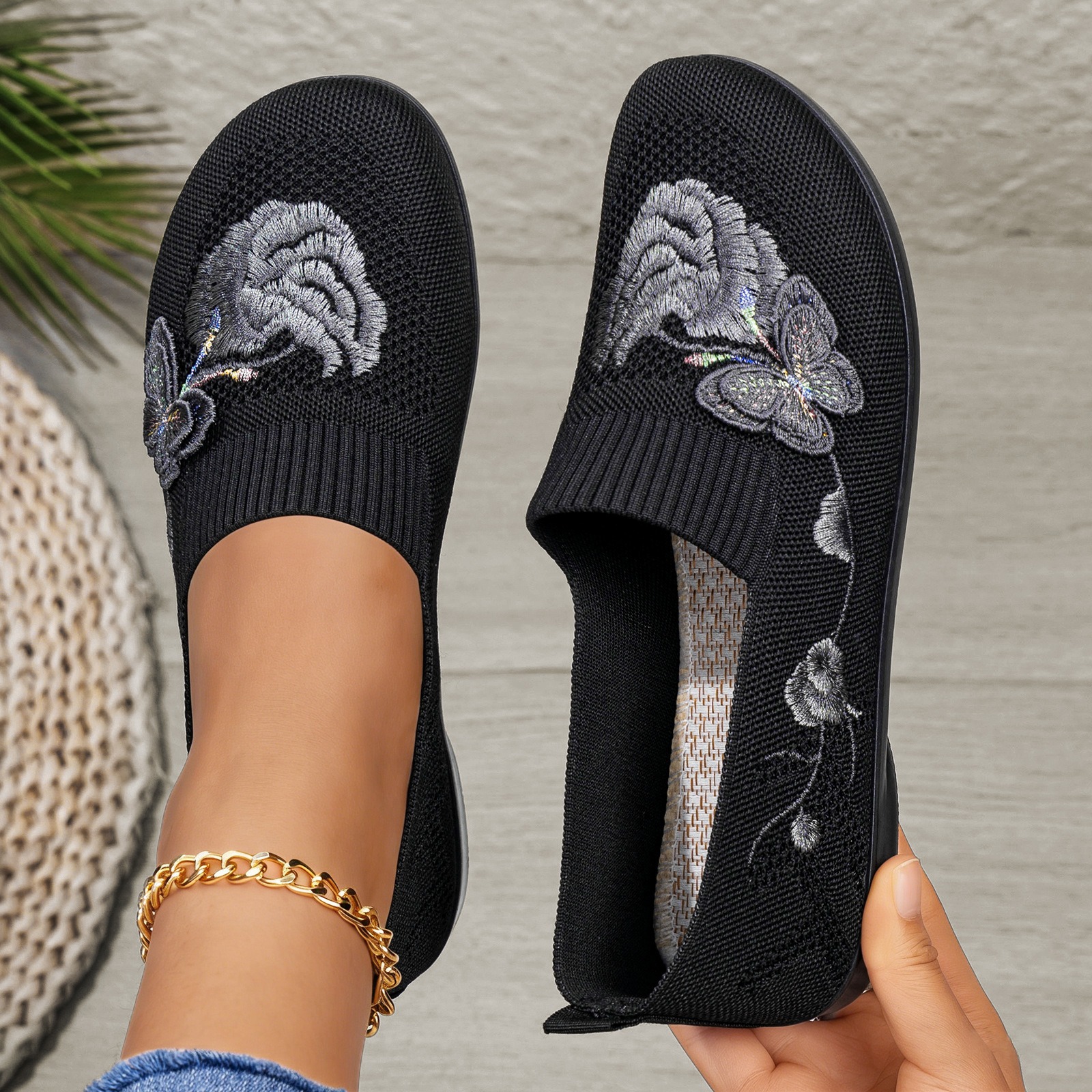 Women Breathable Mesh Shoes Slip On Casual Shoes Lightweight Soft Sole Comfort Walking Shoes with Rose on Surface Ladies Flats Mom Shoes