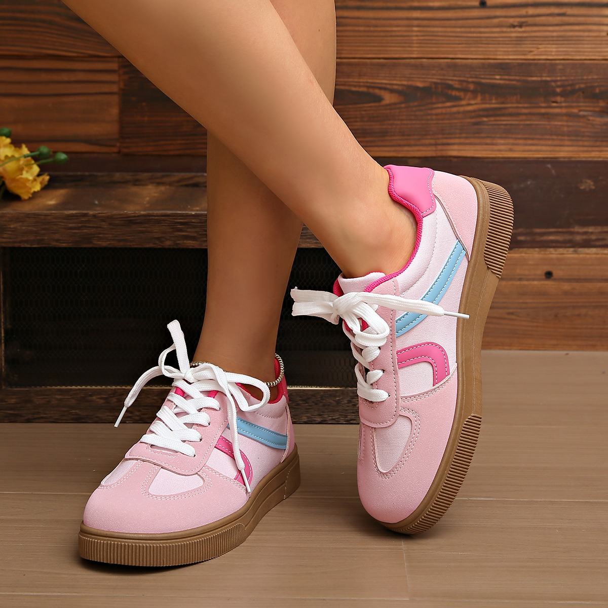 Shoes Women Casual Sneakers Lace-Up Low Top Sports Shoes Comfortable Walking Shoes for Young Woman Skate Shoes Thick Sole Sneakers Women's Shoes
