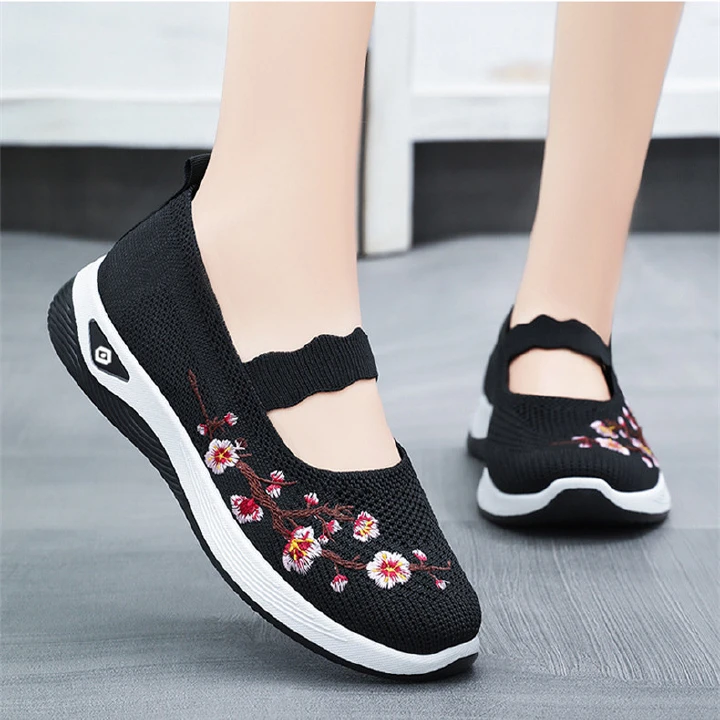 New Women's Breathable Flyknit Walking Shoes Soft Sole Comfortable Slip-On Casual Sneakers Floral Embroidered Mesh Shoes Flats Mom Shoes