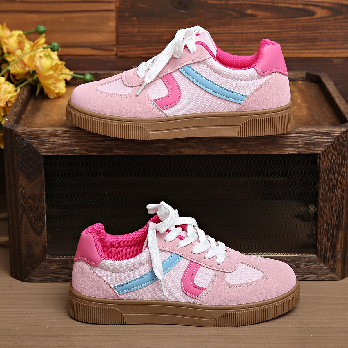Shoes Women Casual Sneakers Lace-Up Low Top Sports Shoes Comfortable Walking Shoes for Young Woman Skate Shoes Thick Sole Sneakers Women's Shoes