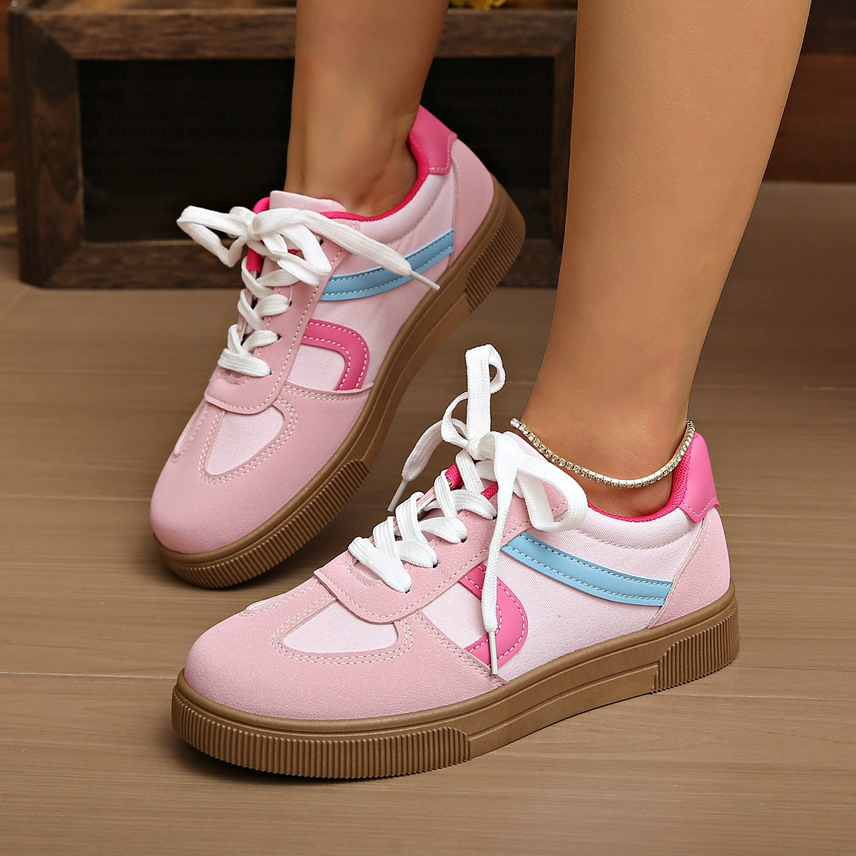 Shoes Women Casual Sneakers Lace-Up Low Top Sports Shoes Comfortable Walking Shoes for Young Woman Skate Shoes Thick Sole Sneakers Women's Shoes