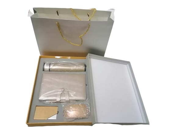 Gift set bag pack has 500ml flask, notebook,diary, pen,wireless mouse, card holder for office, home suitable for both men and women. Suitable for all occasions and functions birthday, anniversary.