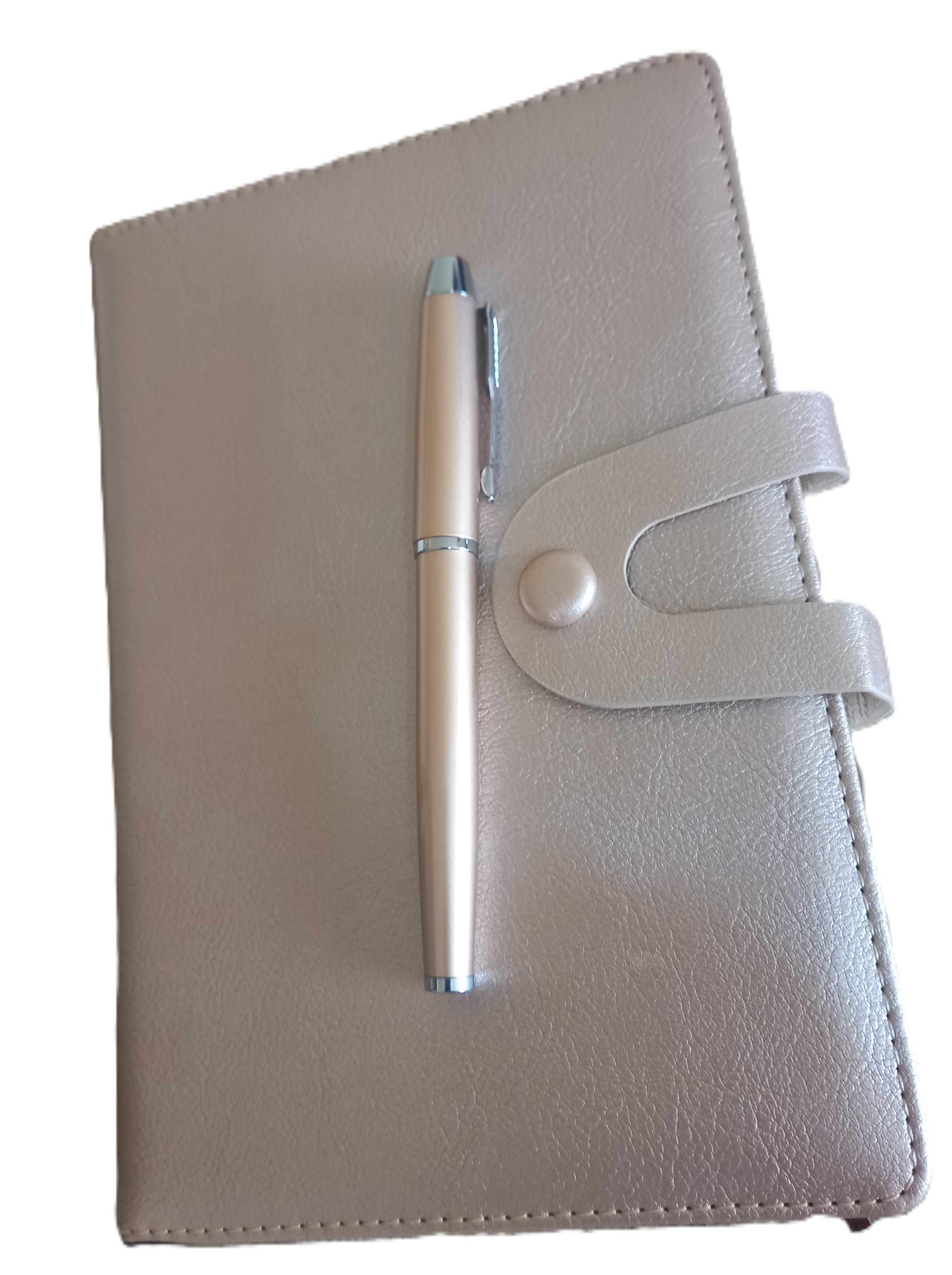 Gift set bag pack has 500ml flask, notebook,diary, pen,wireless mouse, card holder for office, home suitable for both men and women. Suitable for all occasions and functions birthday, anniversary.