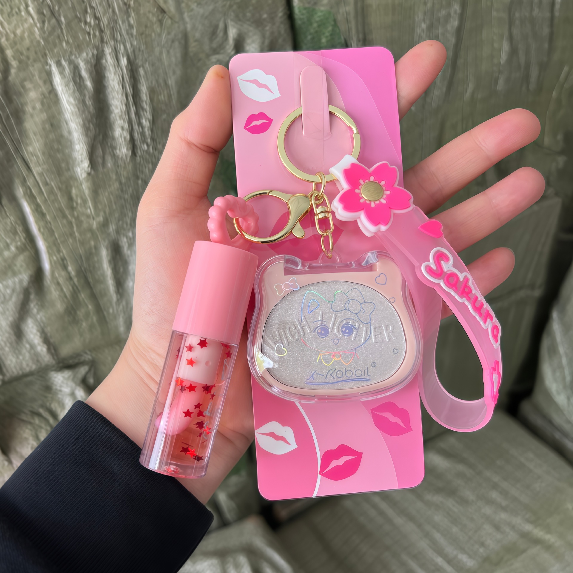 New LIP GLOSS lip gloss keychain hanging chain lip oil three color set with long-lasting moisturizing lip gloss view 3