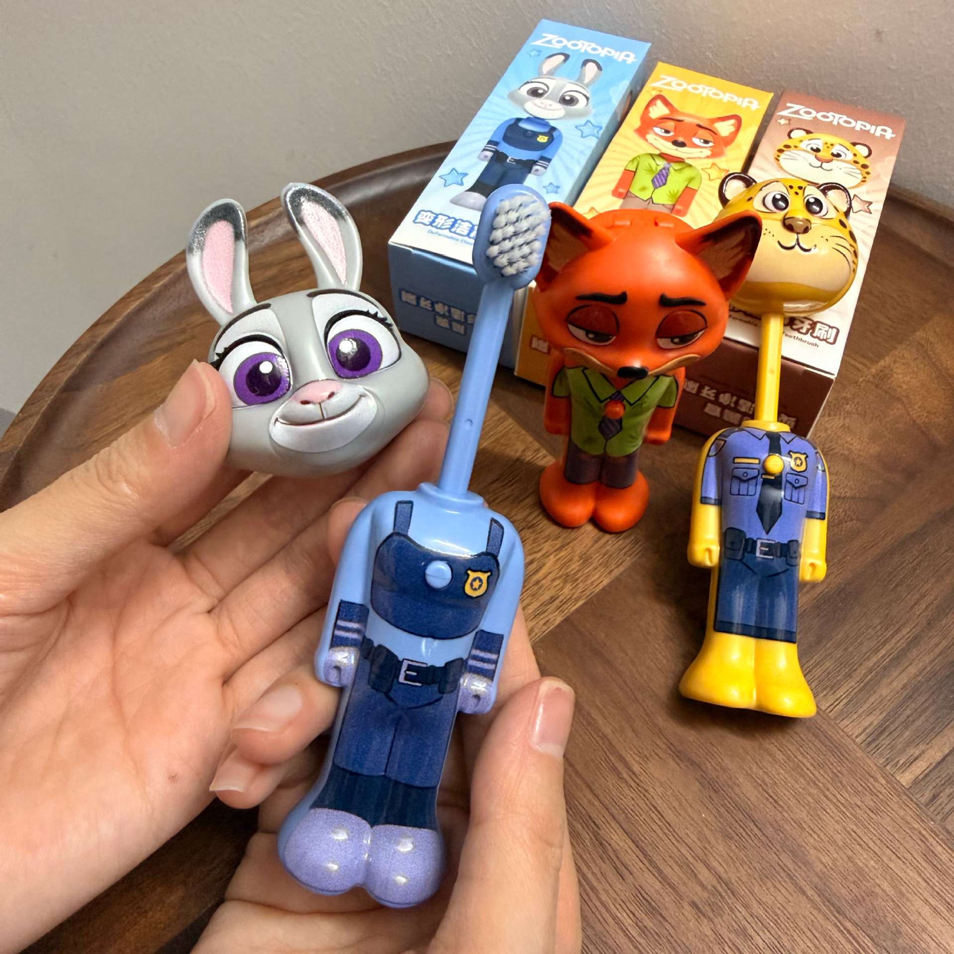"Hot and Crazy · Animal-themed Internet Sensation, Retractable Toothbrush, Nijukdi Deformable Soft-bristled Toothbrush, Fine-bristled Children's Toothbrush"