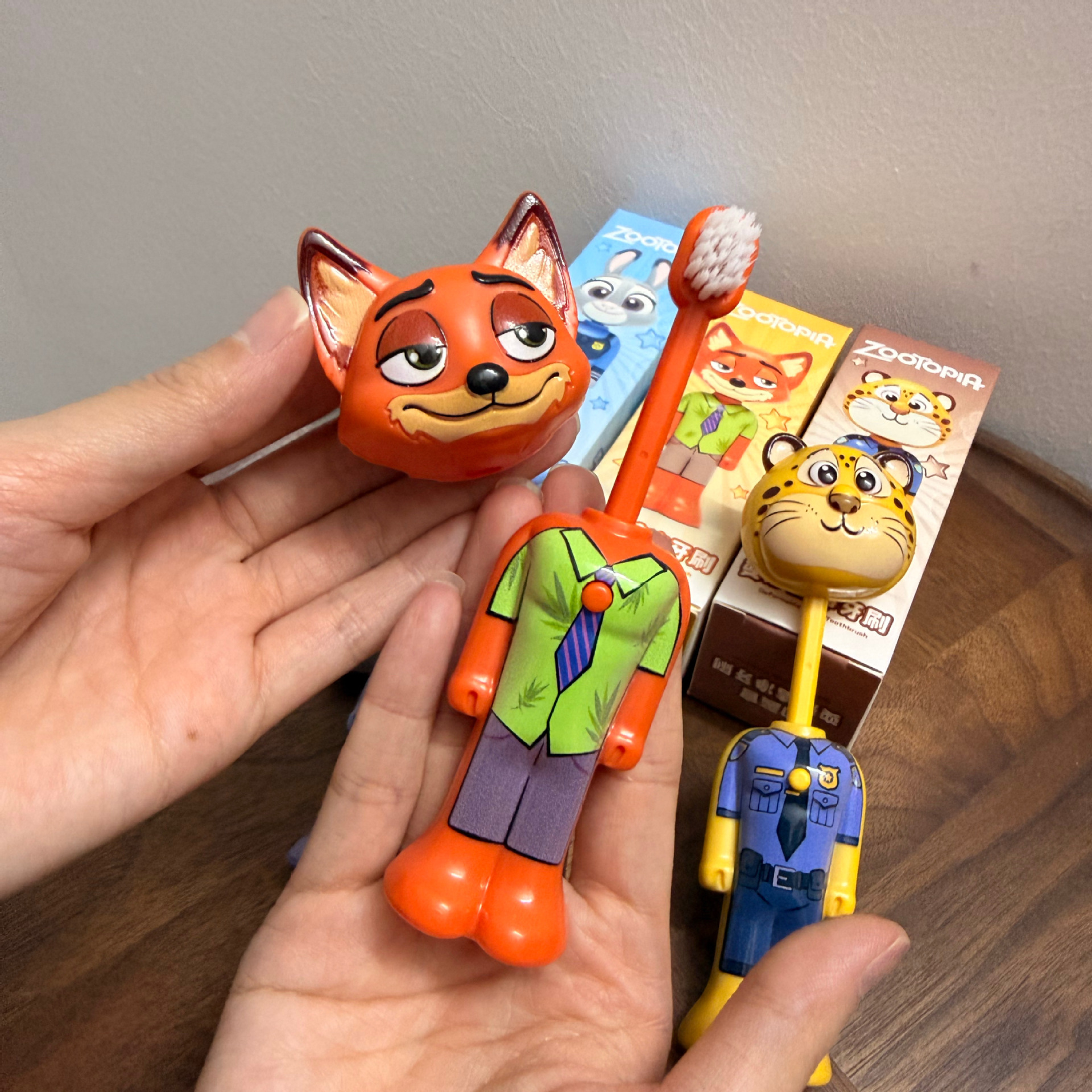 "Hot and Crazy · Animal-themed Internet Sensation, Retractable Toothbrush, Nijukdi Deformable Soft-bristled Toothbrush, Fine-bristled Children's Toothbrush"