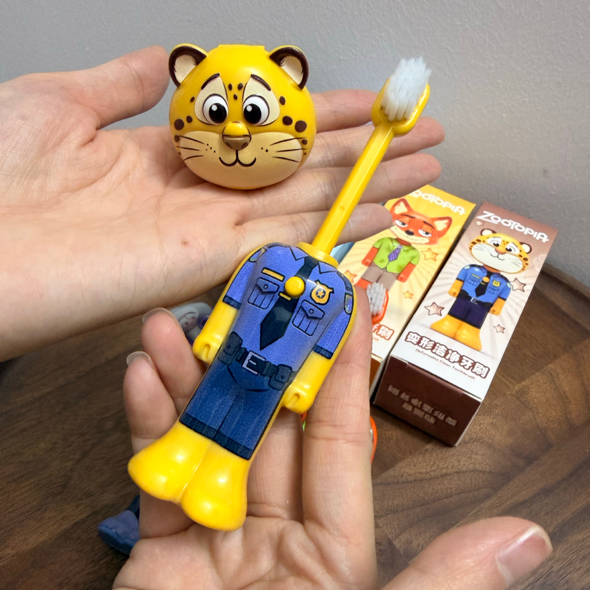 "Hot and Crazy · Animal-themed Internet Sensation, Retractable Toothbrush, Nijukdi Deformable Soft-bristled Toothbrush, Fine-bristled Children's Toothbrush"