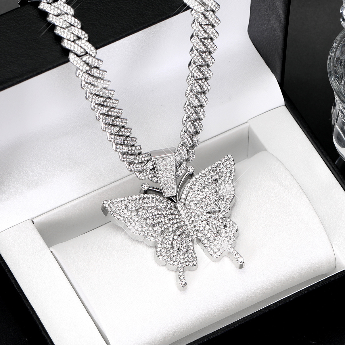 Hip Hop Pendant Necklace for Men Women, Iced Out Butterfly Cuban Link Chain, Bling Bling Statement Jewelry, Hiphop Streetwear Party Daily Gift