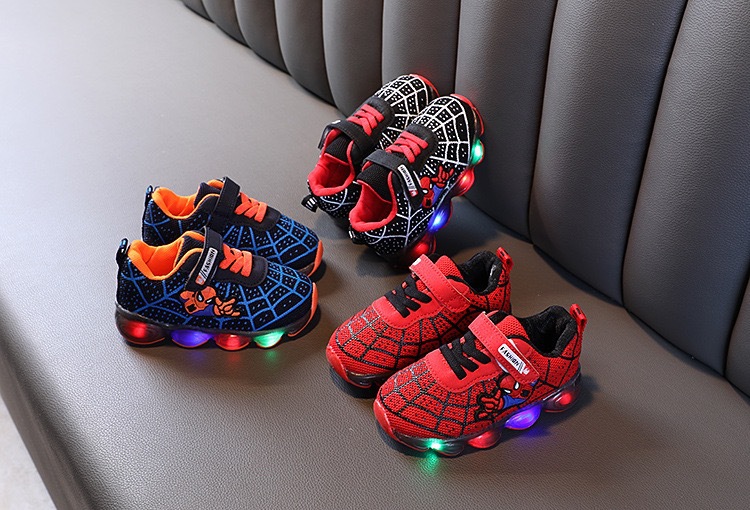 Baby and children's Spider-Man cartoon LED light-up shoes, children's light-up sneakers, boys' and girls' light mesh sneakers, lightweight, breathable, anti-slip sneakers.