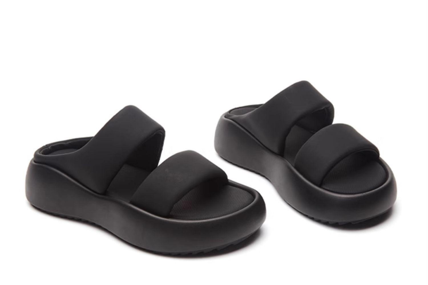 EVA Slippers Have A High-end Feel for Women's Summer Outdoor Wear Thick Soled Height Increasing Women's Slippers Are Non Slip and Odorless Sponge Cake Shoes
