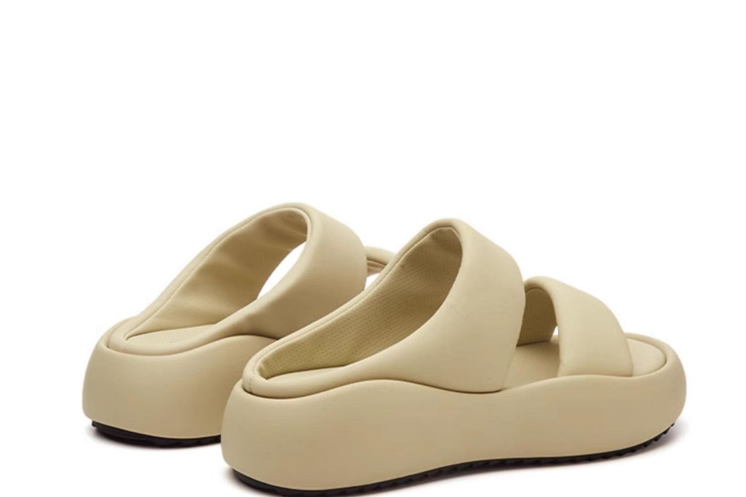 EVA Slippers Have A High-end Feel for Women's Summer Outdoor Wear Thick Soled Height Increasing Women's Slippers Are Non Slip and Odorless Sponge Cake Shoes