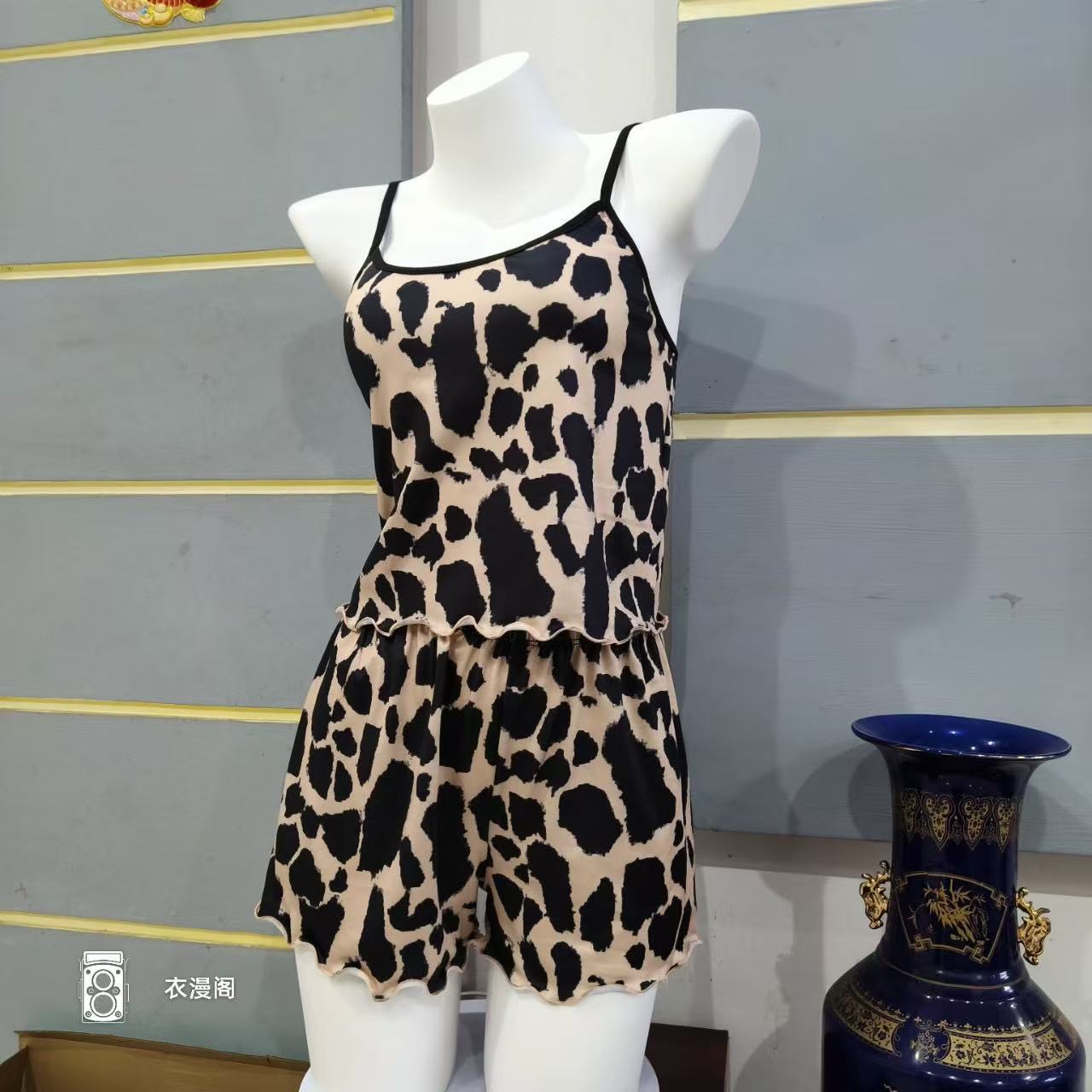 2026 European American Style Lightweight Letter Pattern Women's Pajamas Sexy Wearable Thin Strap High-Rise Summer