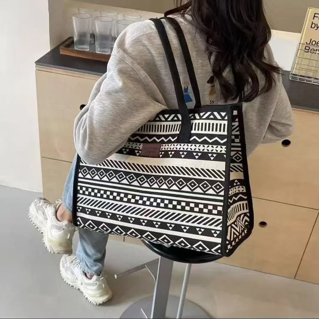 2026 New Casual Commuting Canvas Hand-held Shopping Lightweight Single-shoulder Large-capacity Tote Bag for Women