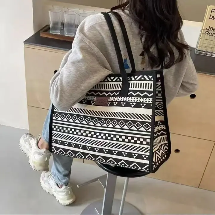 2026 New Casual Commuting Canvas Hand-held Shopping Lightweight Single-shoulder Large-capacity Tote Bag for Women