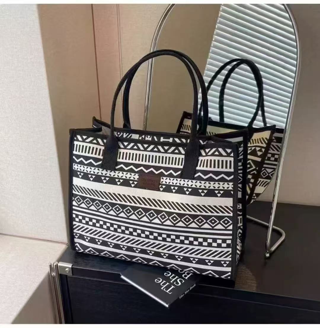 2026 New Casual Commuting Canvas Hand-held Shopping Lightweight Single-shoulder Large-capacity Tote Bag for Women