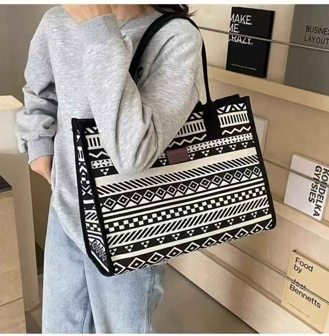 2026 New Casual Commuting Canvas Hand-held Shopping Lightweight Single-shoulder Large-capacity Tote Bag for Women