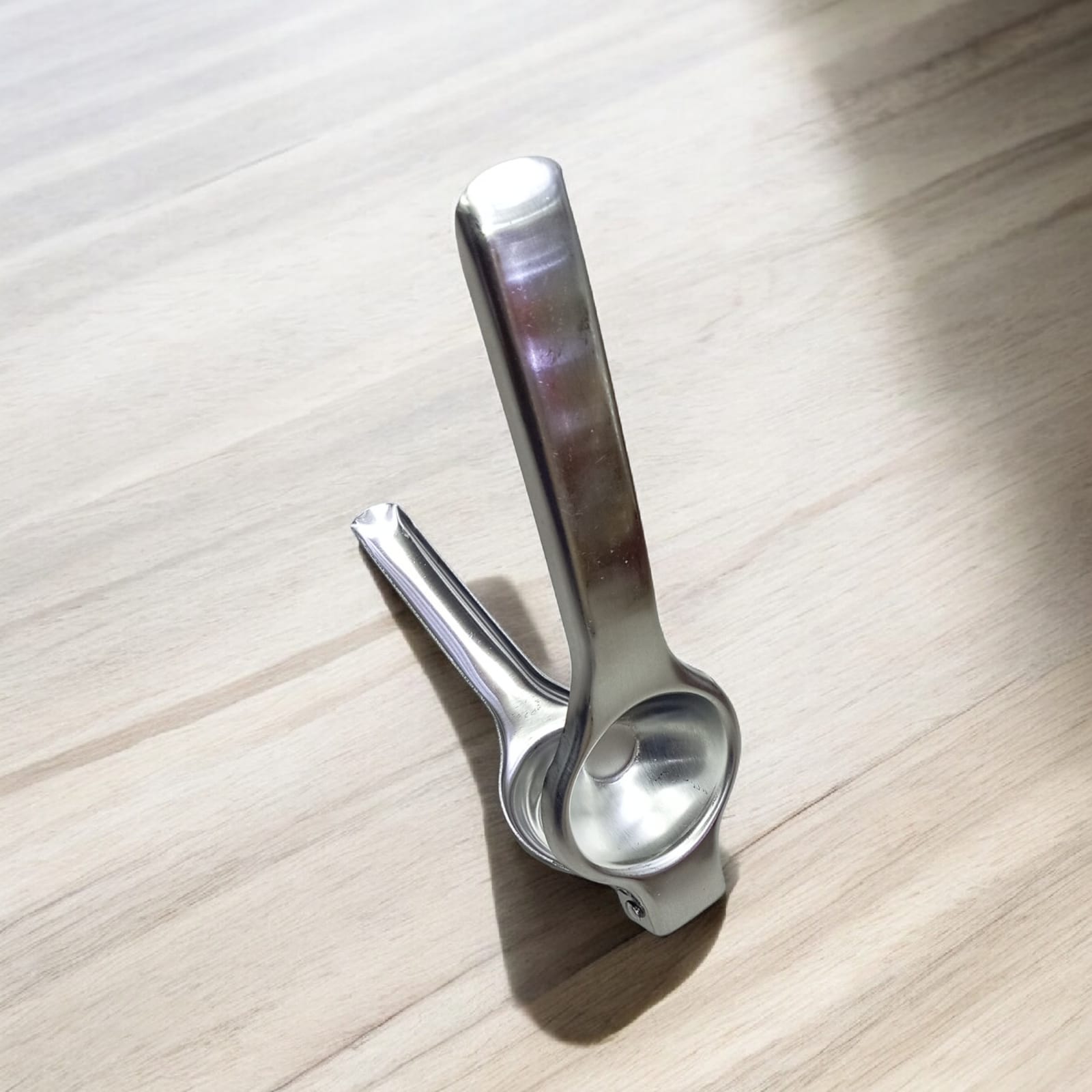 🛒 VALUE OFFER 🛒 - A 1 pc Lemon squeezer available at  affordable price and of  very high quality