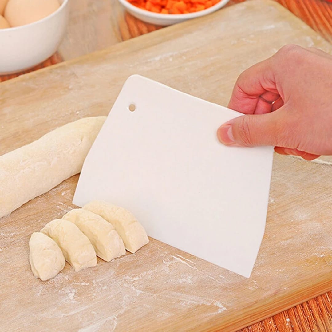 19cm Cake Scraper, Baking and Cake Decorating Tool for Smoothing Frosting, Spreading Icing and Creating Neat Cake Finishes, Practical Pastry Accessory for Home Bakers and Cake Decoration