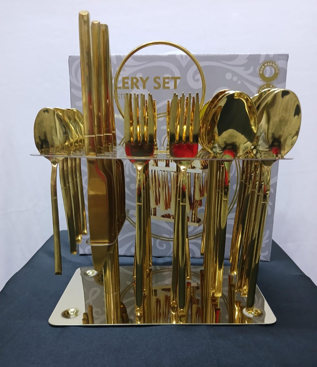 36-Piece Luxury Gold Cutlery Set with Table Spoons, Forks, Butter Knives and Tea Spoons, Elegant Dining Utensil Set for Home, Family Meals, Dinner Parties, Special Occasions and Table Setting