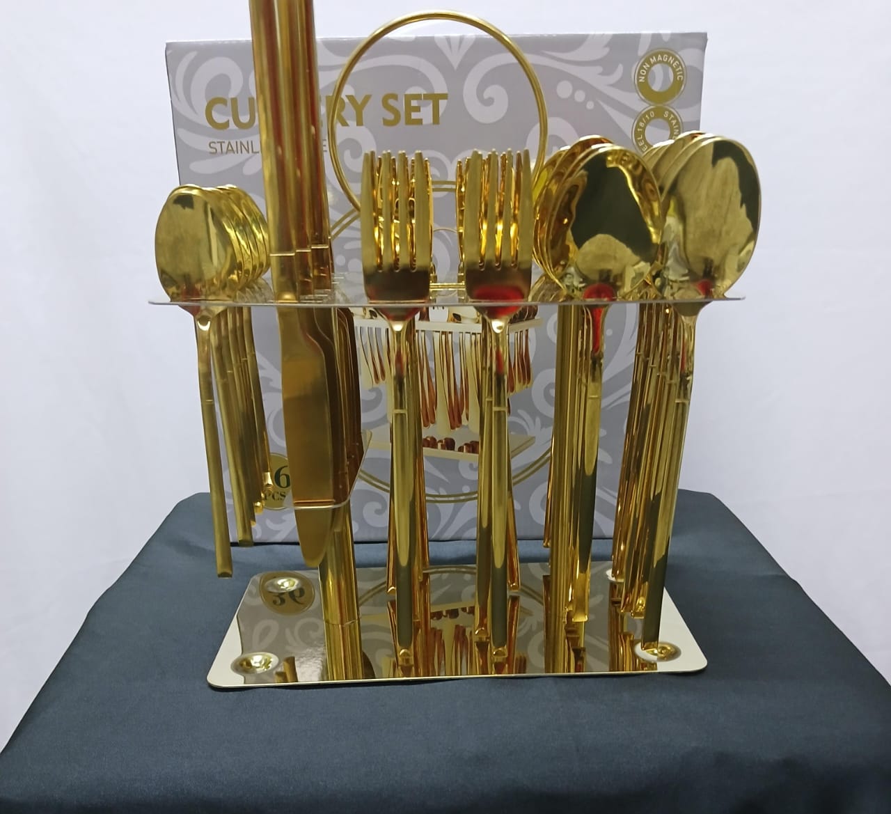 36-Piece Luxury Gold Cutlery Set with Table Spoons, Forks, Butter Knives and Tea Spoons, Elegant Dining Utensil Set for Home, Family Meals, Dinner Parties, Special Occasions and Table Setting