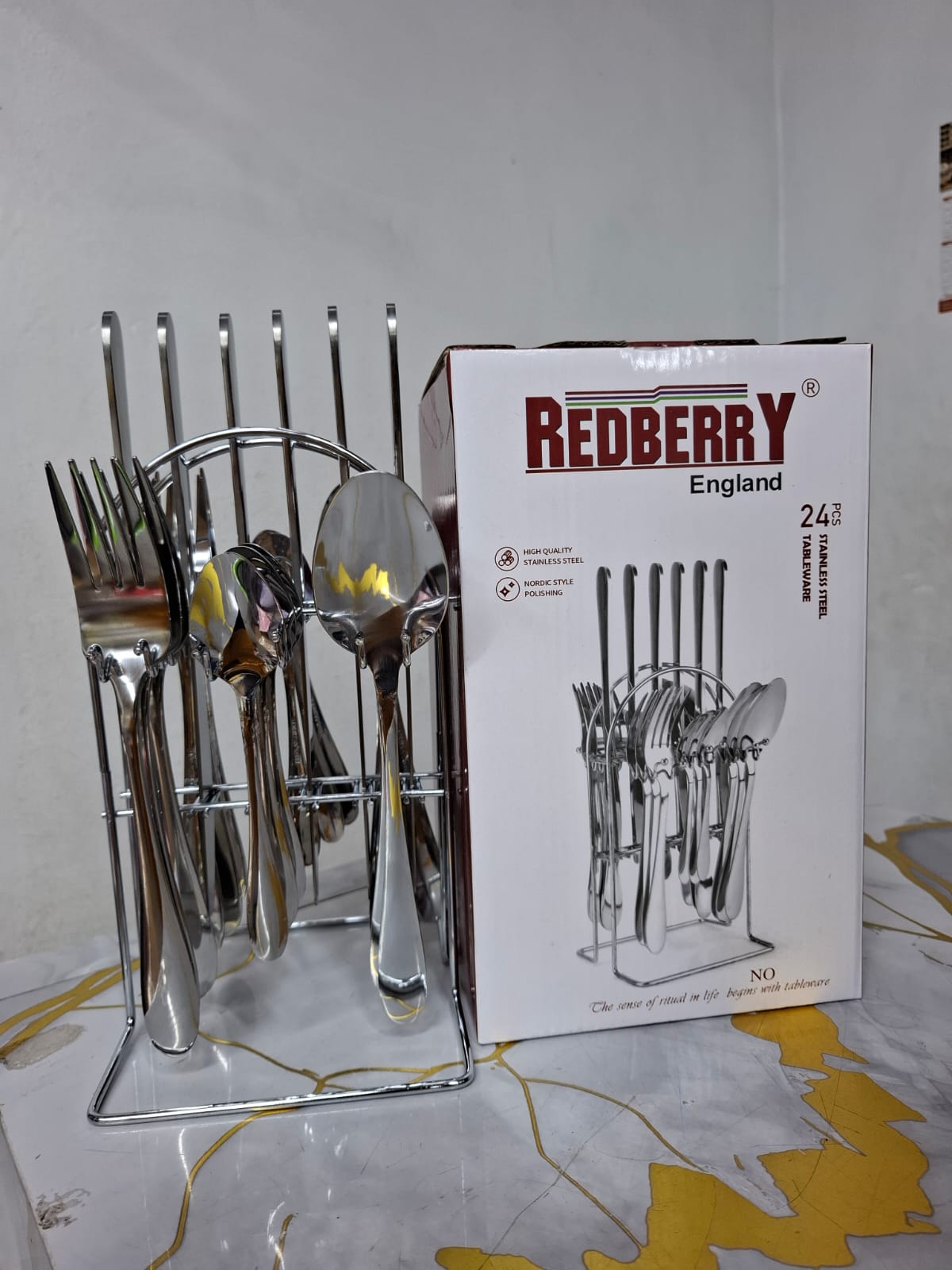 🛍️ DAILY OFFER 🛍️ - A 24 pcs stainless cutlery sets 6 spoons 6 forks 6 butter knives 6 tea spoons available at affordable price and of very high quality