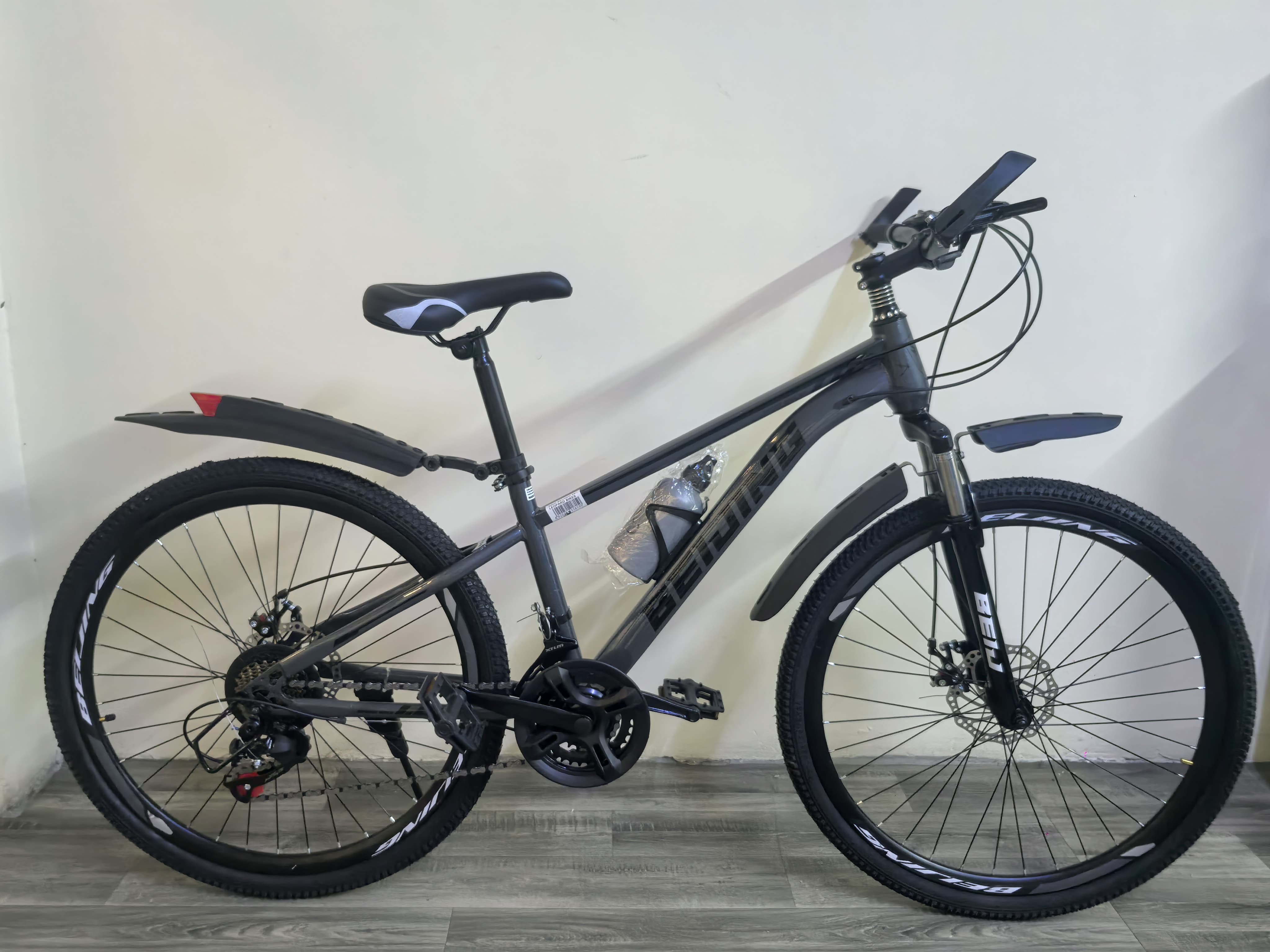 Size 26 Mountain Bike  Adult Bicycles With Strong Frame ,Disc Brakes,21 Gear Speed Suitable   For All Terrain