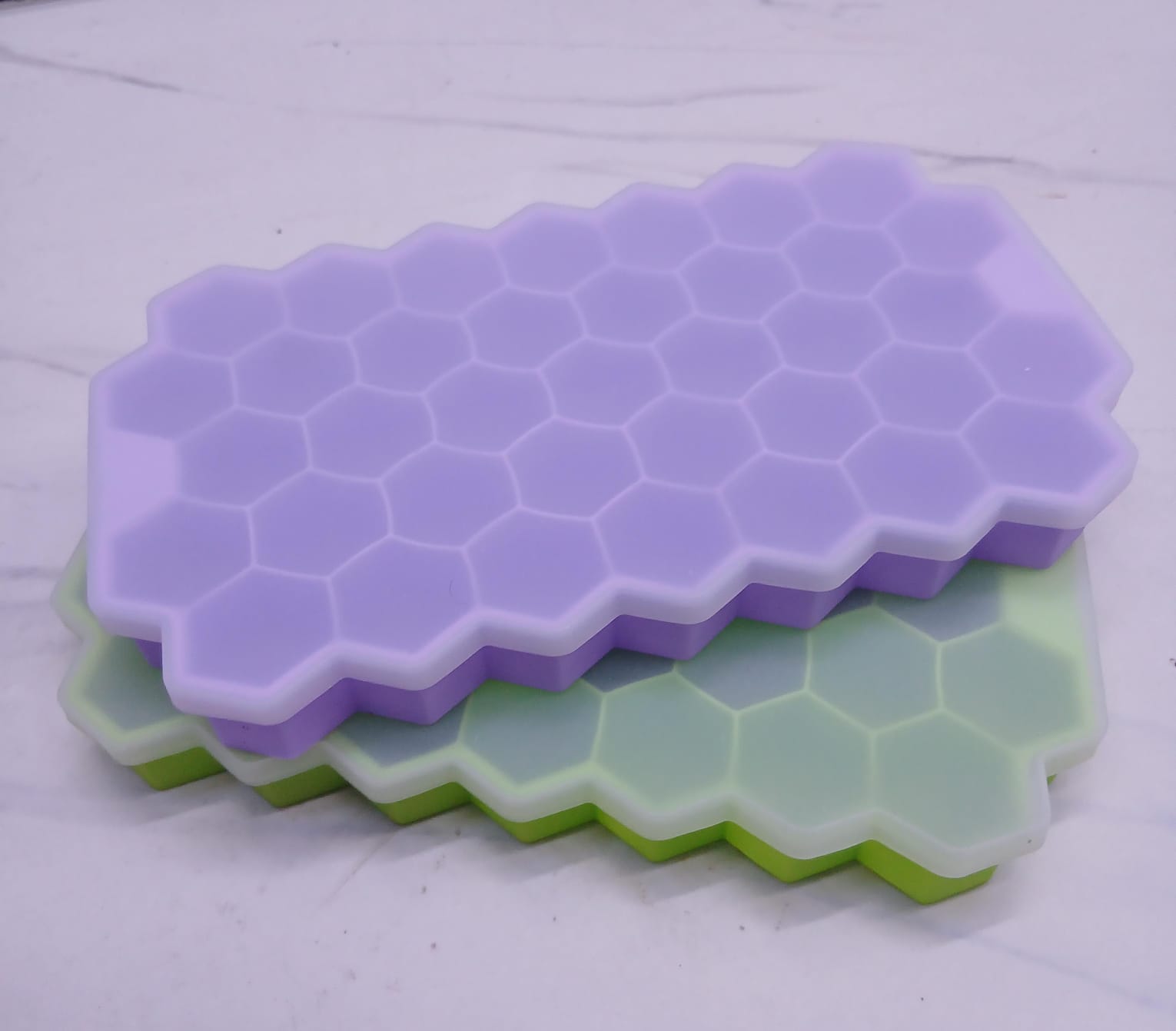 Silicone Ice Cube Maker Tray with Lid Cover – Flexible Ice Cube Mold for Freezer, Easy Release Ice Storage Tray.