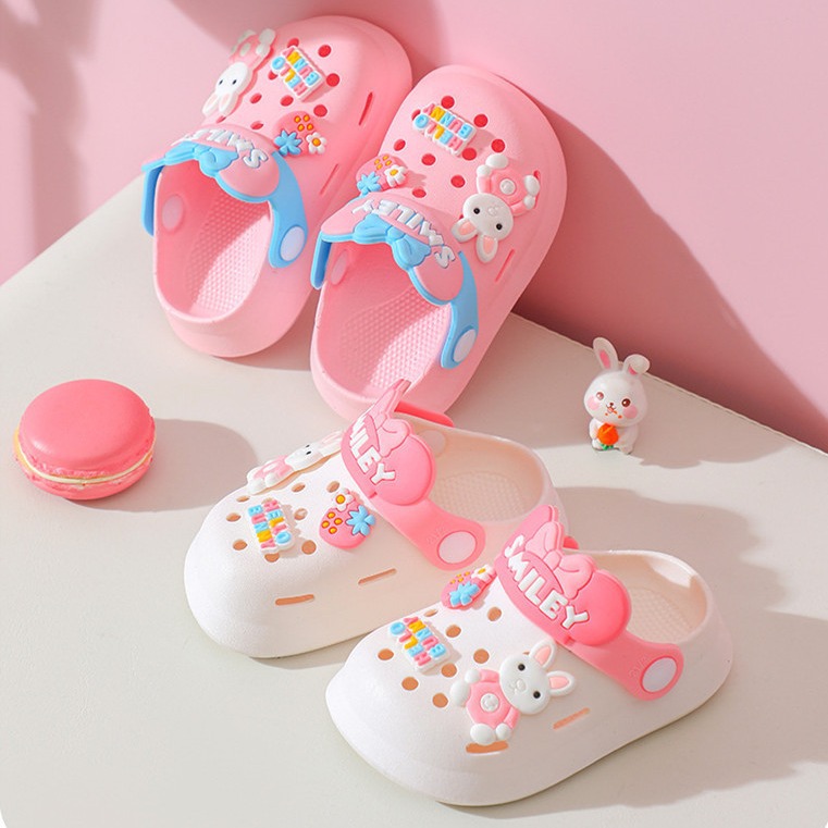 New children's outdoor perforated shoes, boys' anti slip toe cap beach sandals, cute cartoon sandals
