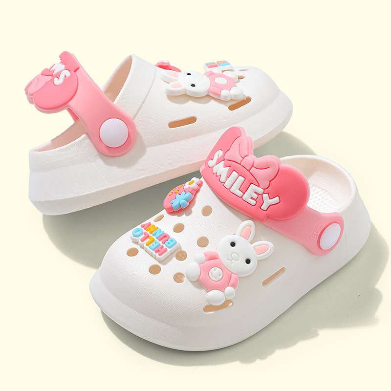 New children's outdoor perforated shoes, boys' anti slip toe cap beach sandals, cute cartoon sandals
