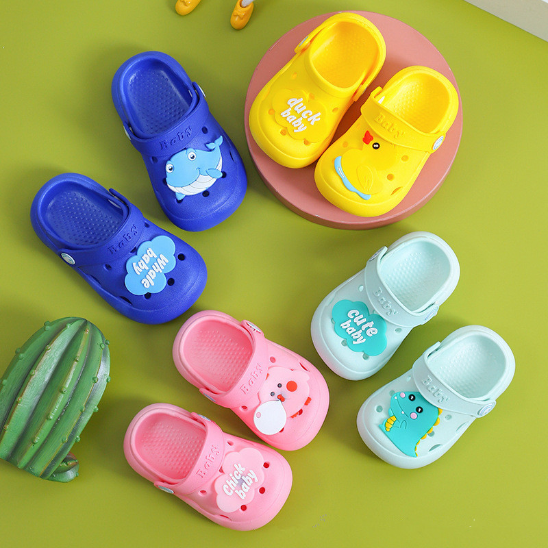New children's outdoor perforated shoes, boys' anti slip toe cap beach sandals, cute cartoon sandals