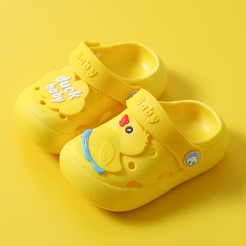 New children's outdoor perforated shoes, boys' anti slip toe cap beach sandals, cute cartoon sandals