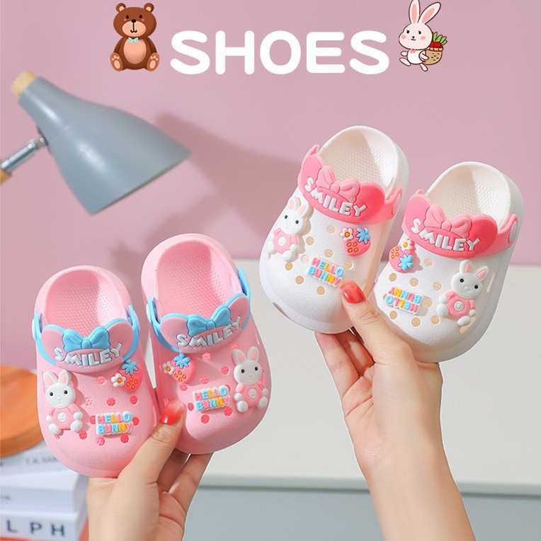 New children's outdoor perforated shoes, boys' anti slip toe cap beach sandals, cute cartoon sandals