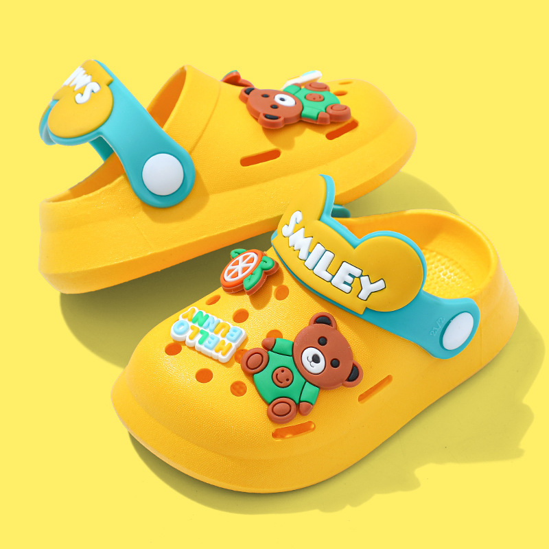 New children's outdoor perforated shoes, boys' anti slip toe cap beach sandals, cute cartoon sandals
