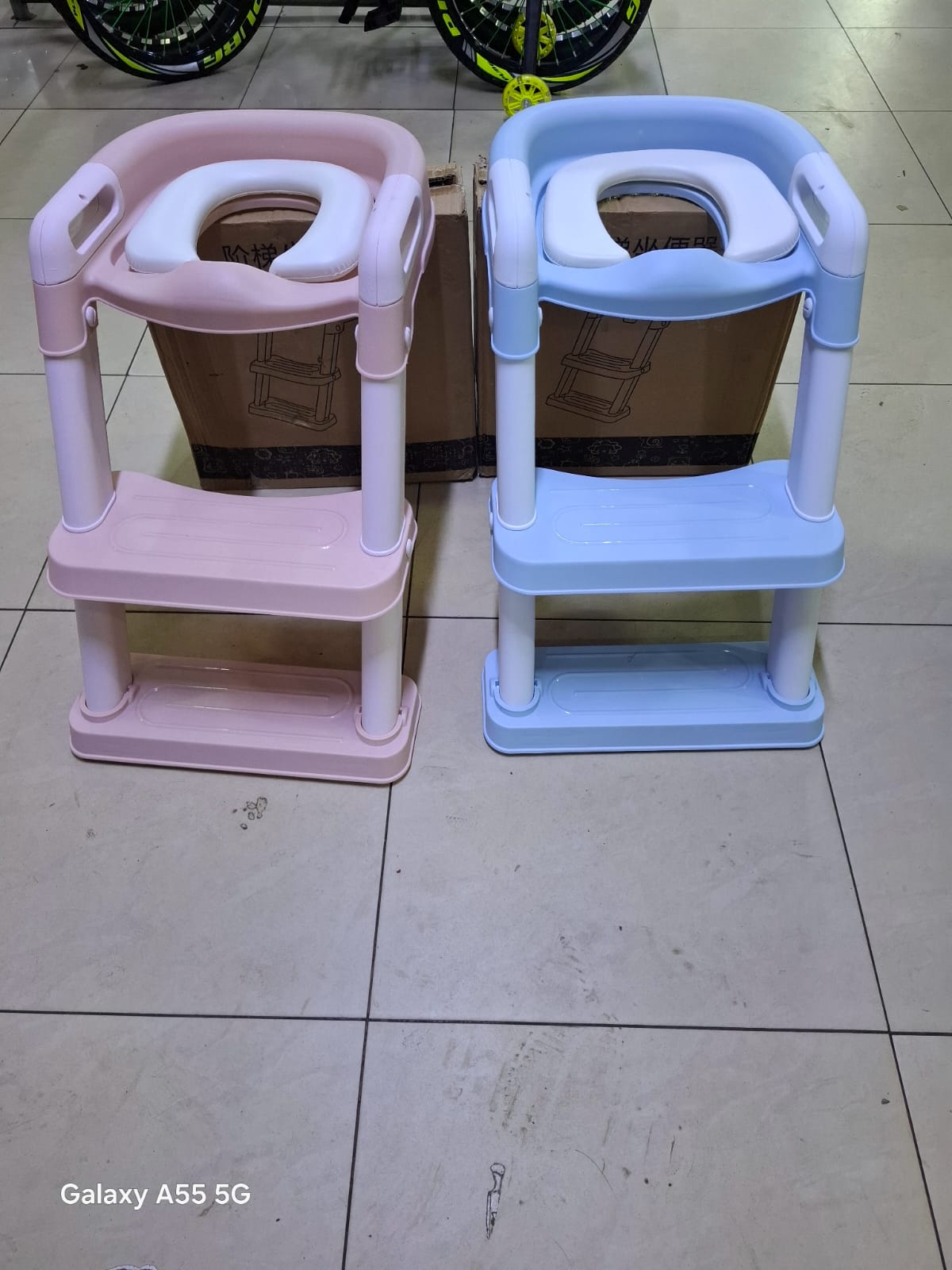 Kids Potty Training Toilet Seat with Step Ladder.Toddler toilet transition, non-slip wide step, secure ergonomic handles, foldable space-saving storage, and universal toilet compatibility.