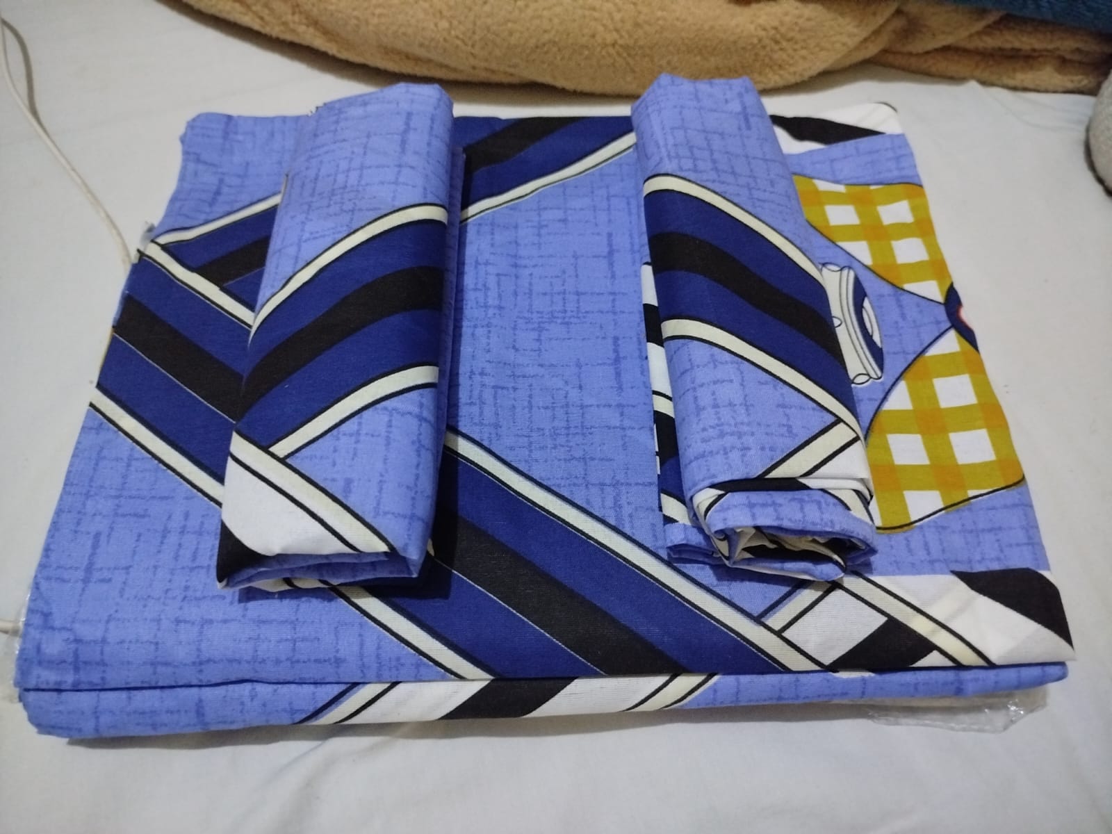 4x6 Bedsheet Set 4 Pcs (2 Bedsheets & 2 Pillowcases)