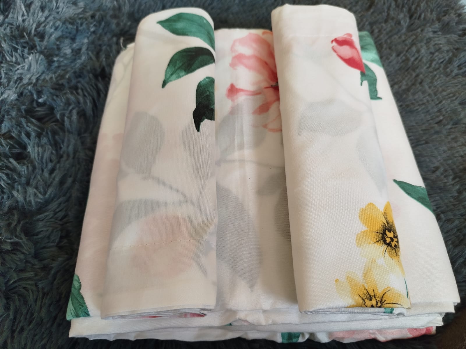 5 by 6 Super Unique Bedsheets set Of 4Pcs (2 Bedsheets & 2 Pillowcases)