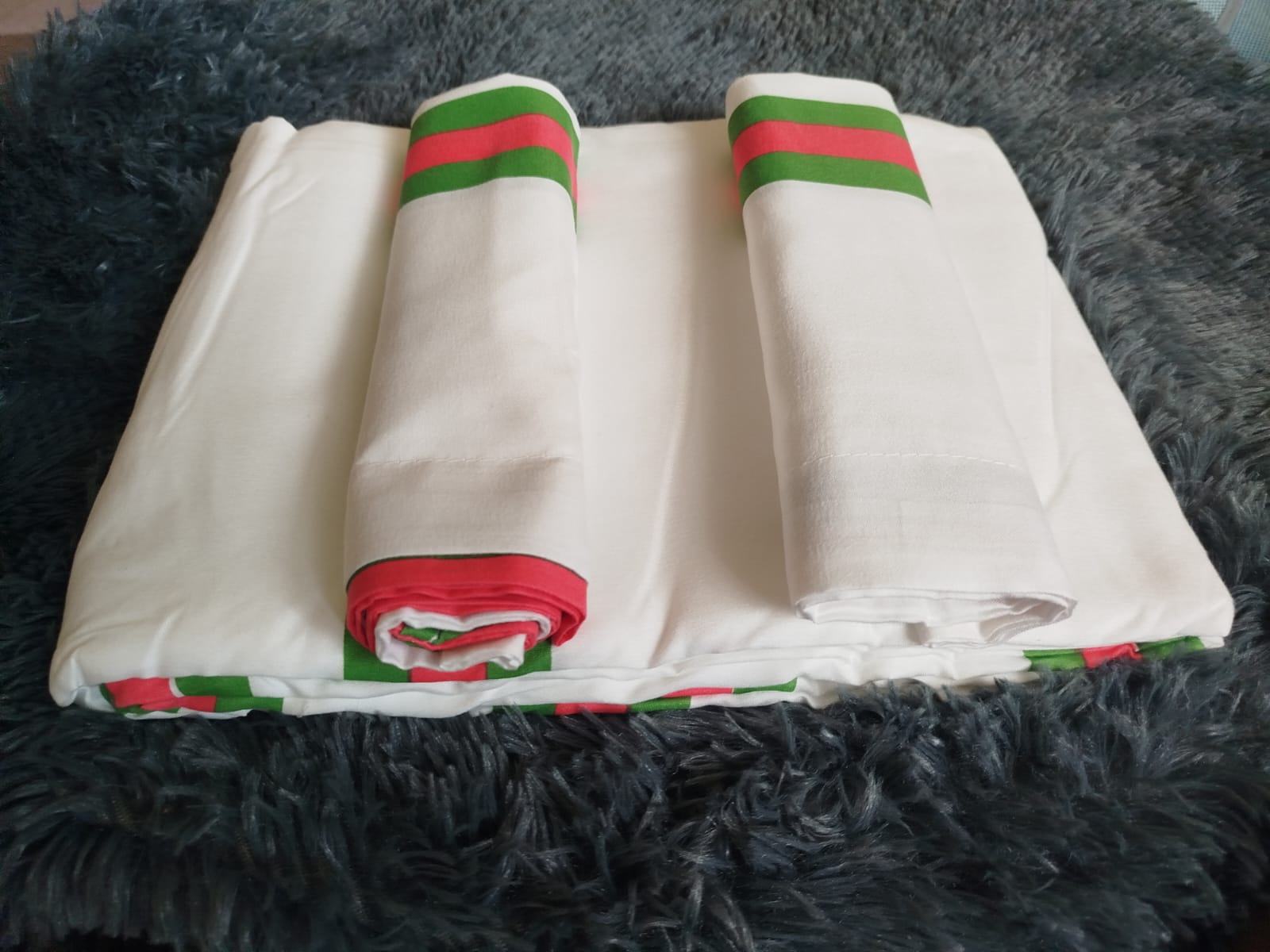 5 by 6 Super Unique Bedsheets set Of 4Pcs (2 Bedsheets & 2 Pillowcases)
