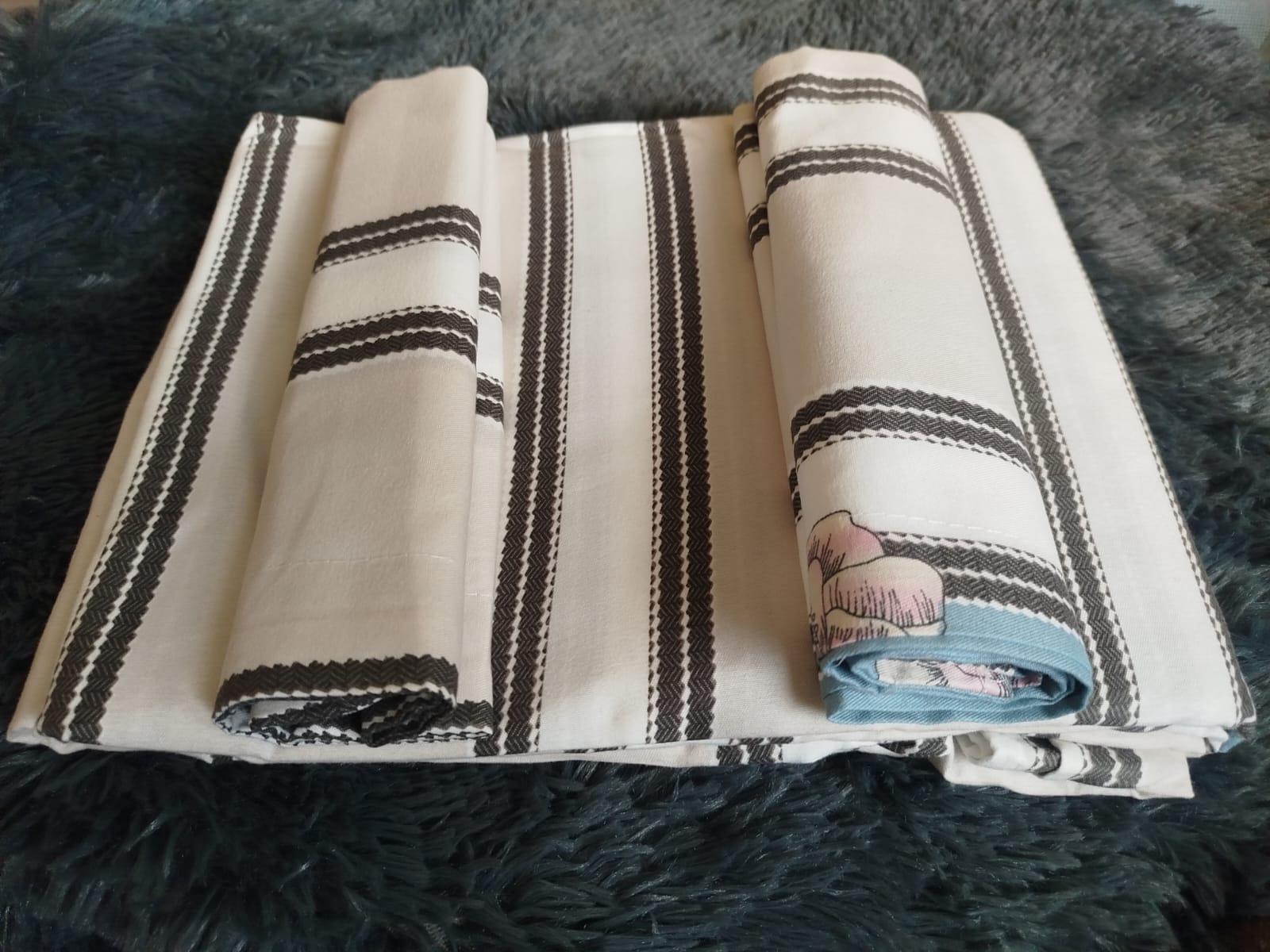 5 by 6 Super Unique Bedsheets set Of 4Pcs (2 Bedsheets & 2 Pillowcases)